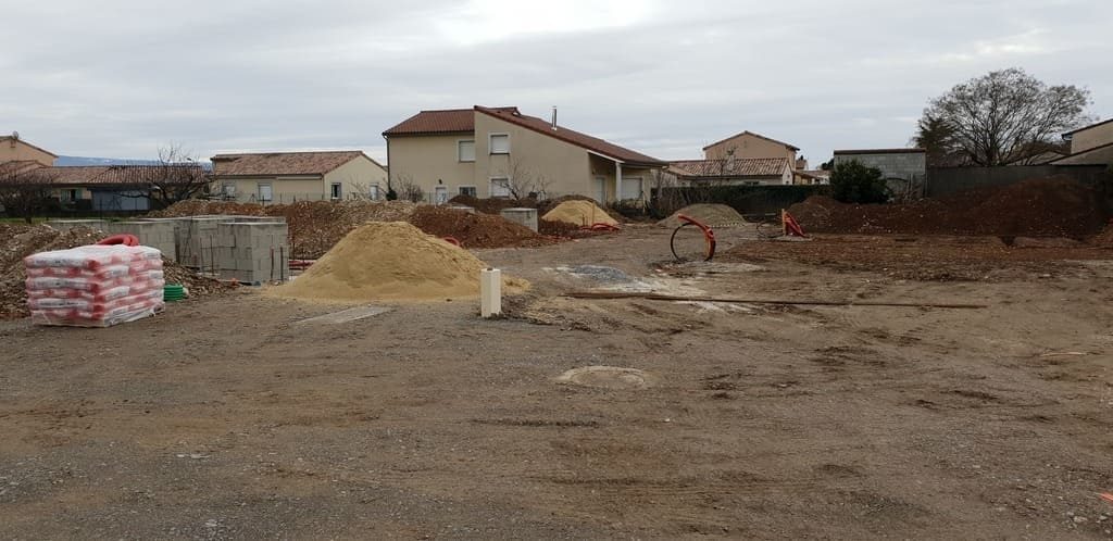 Photographie en début de chantier pour réaliser la viabilisation d'une parcelle